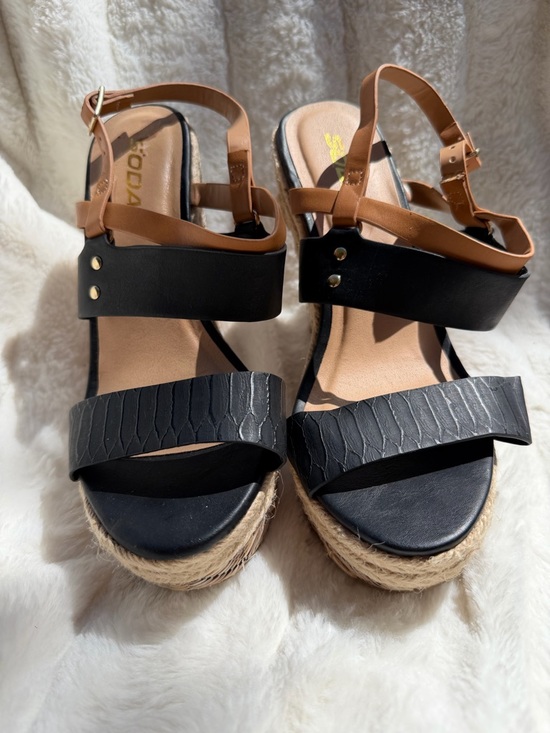 Shoes - Size 8.5 Women’s Black & Tan Platform Sandals - Stylish Summer Espadrille in